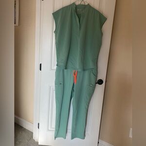 Sea foam Figs brand scrub set